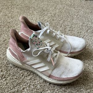Women’s 8.5 ultra boosts
